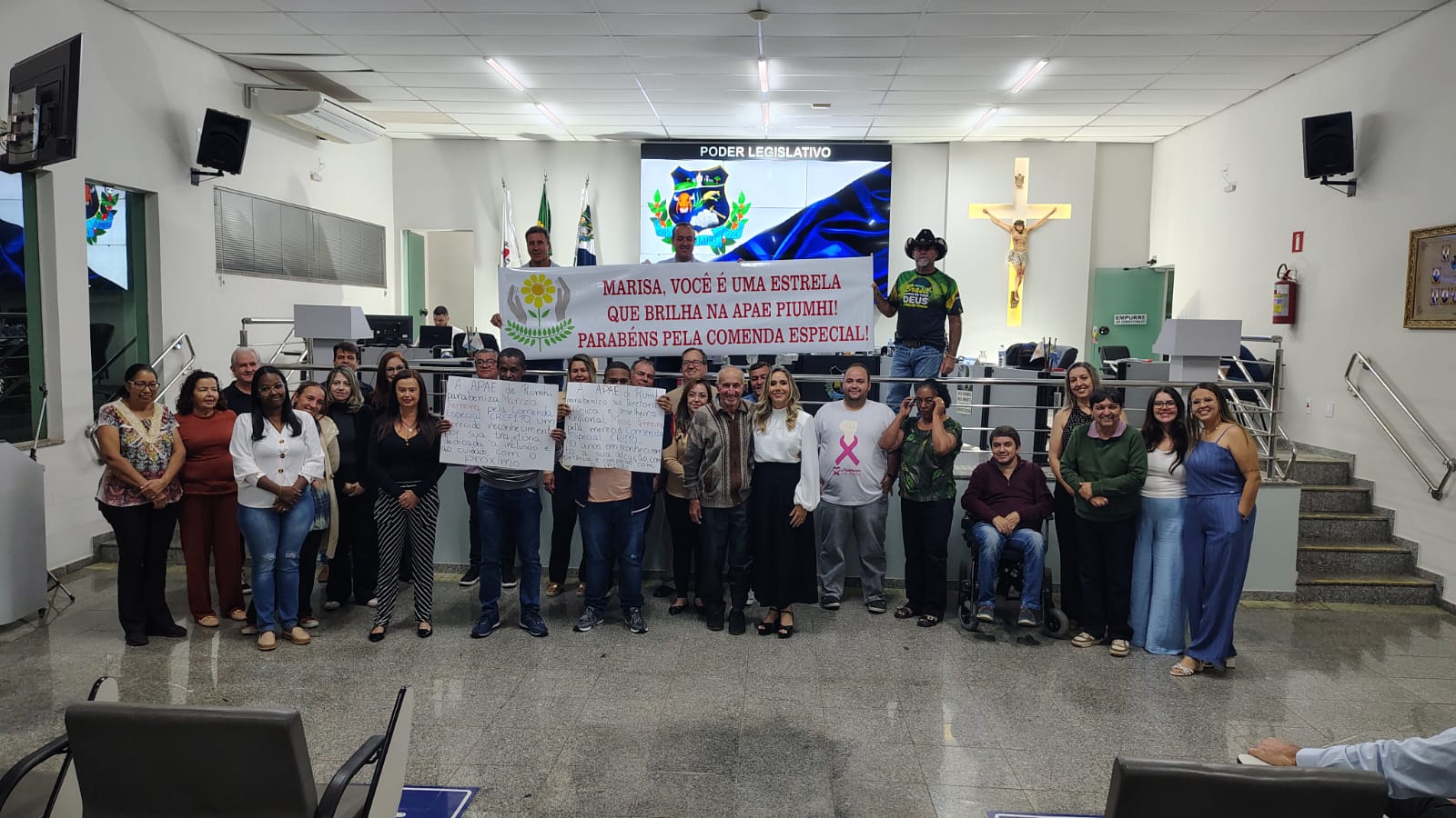 CÂMARA MUNICIPAL DE PIUMHI ENTREGA MOÇÕES DE CONGRATULAÇÕES E APLAUSOS NA 40ª SESSÃO ORDINÁRIA