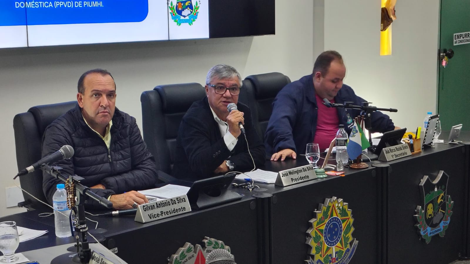 CÂMARA MUNICIPAL DE PIUMHI REALIZA  22ª  SESSÃO ORDINÁRIA COM AMPLA PAUTA DE VOTAÇÕES E INDICAÇÕES AO EXECUTIVO   