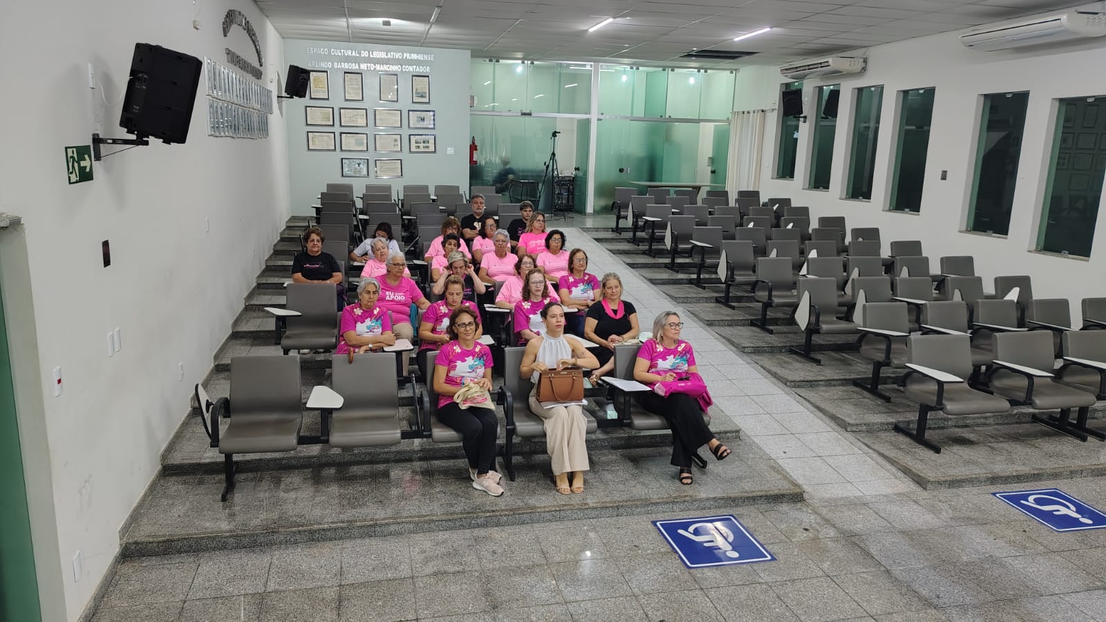 CÂMARA REALIZA 44ª SESSÃO ORDINÁRIA COM ANÁSILE DE PROJETOS E HOMENAGEM