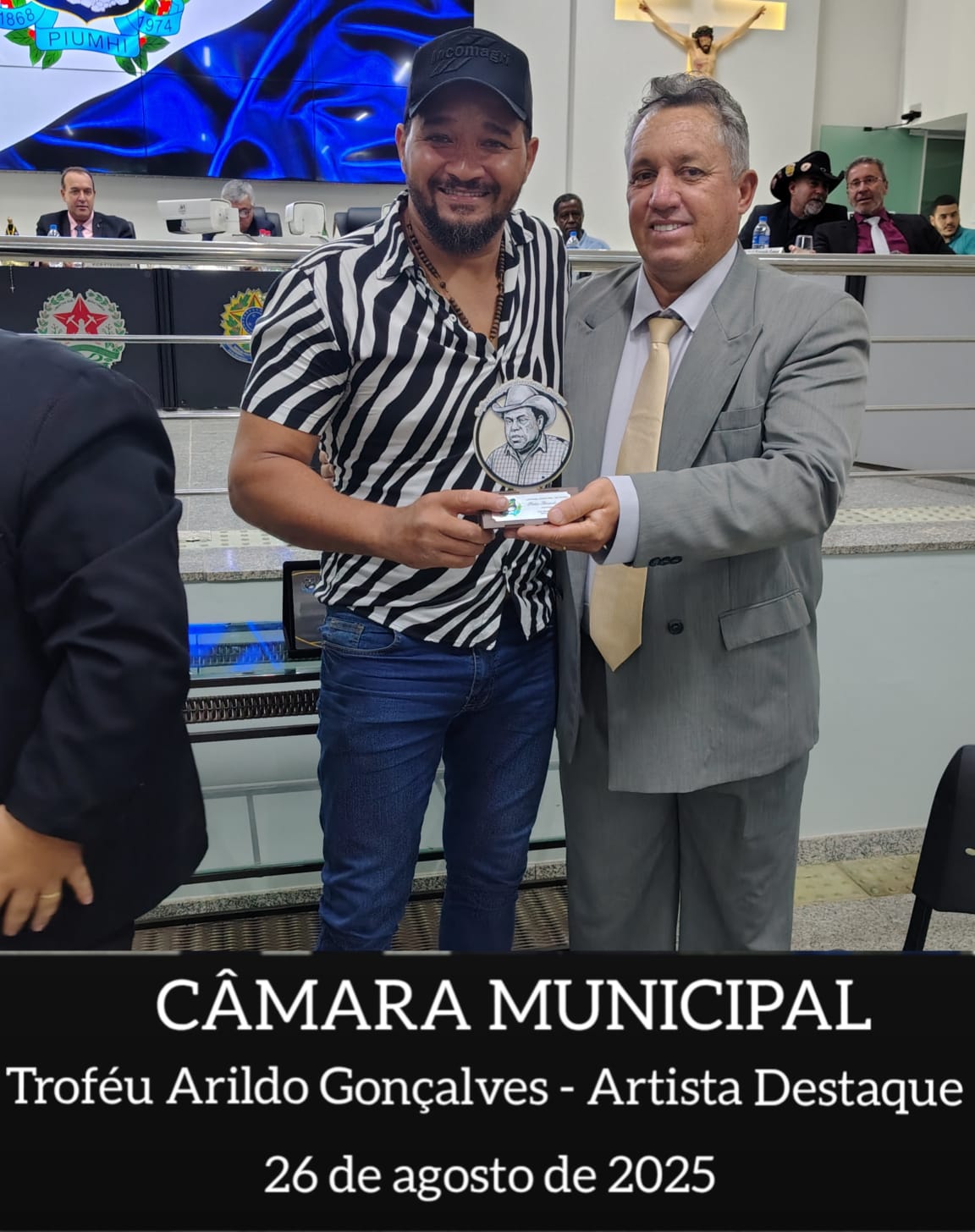 FÁBIO RICARDO SILVA, O “PAVÃO”, RECEBE O TROFÉU ARILDO GONÇALVES – ARTISTA DESTAQUE