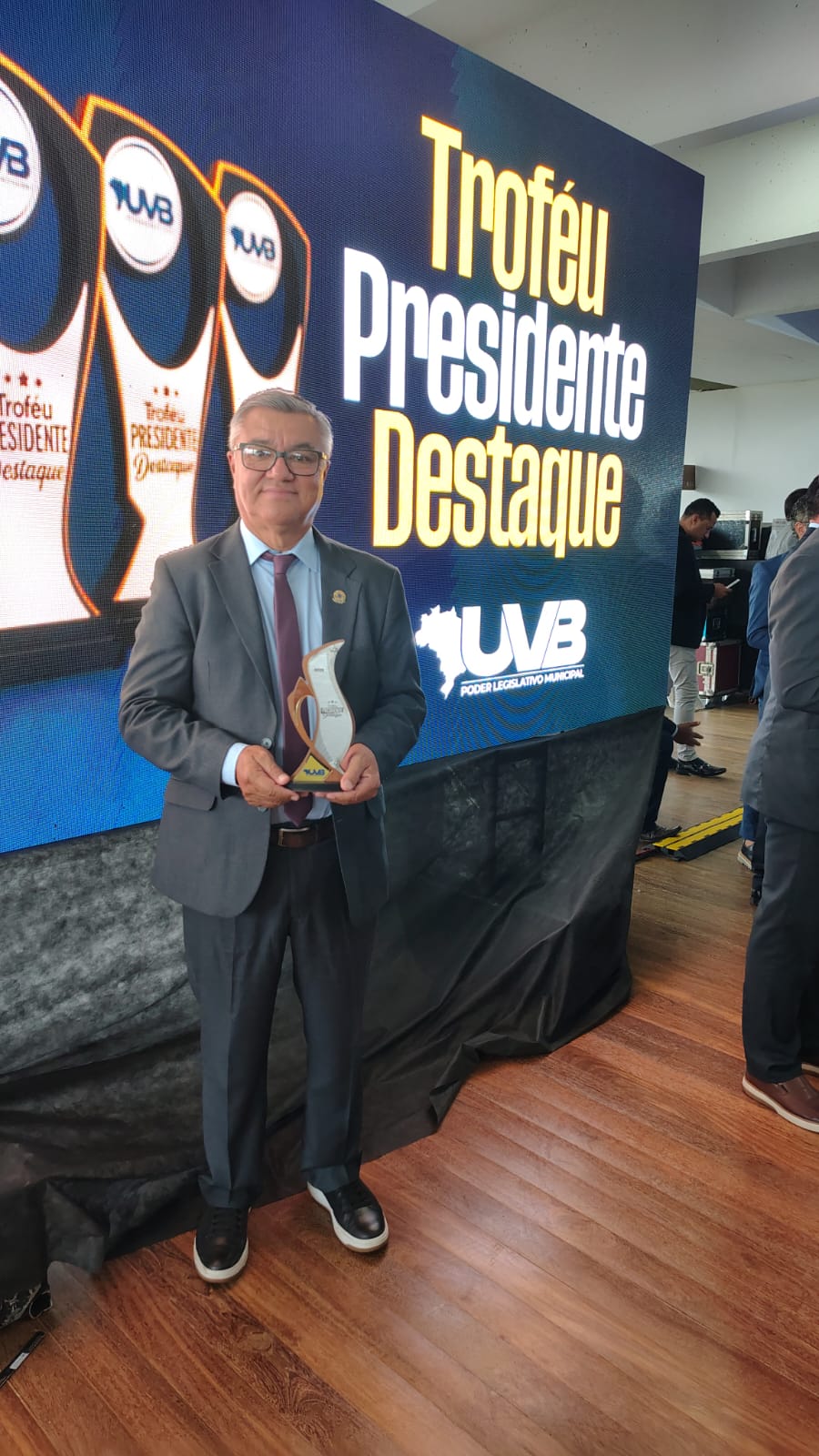 .  PRESIDENTE JOSÉ WELINGTON DA SILVA É HOMENAGEDO EM BRASÍLIA COM TROFÉU PRESIDENTE DESTAQUE