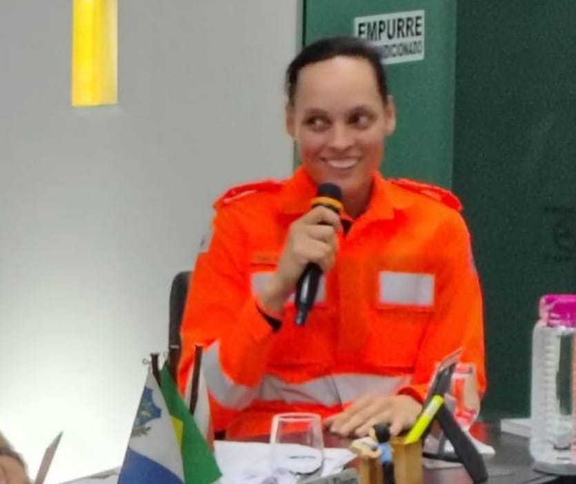 TENENTE CAROLINA PARTICIPA DE SESSÃO DO LEGISLATIVO E APRESENTA METAS